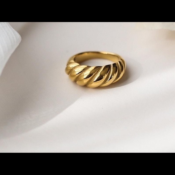 croissant ring - Picture 3 of 4